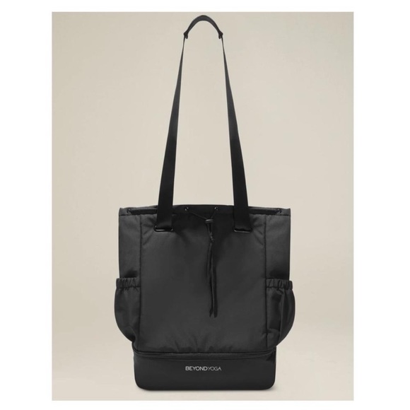 Beyond Yoga Black Convertible Backpack Bag, BEYOND YOGA Convertible Gym Bag main image 11